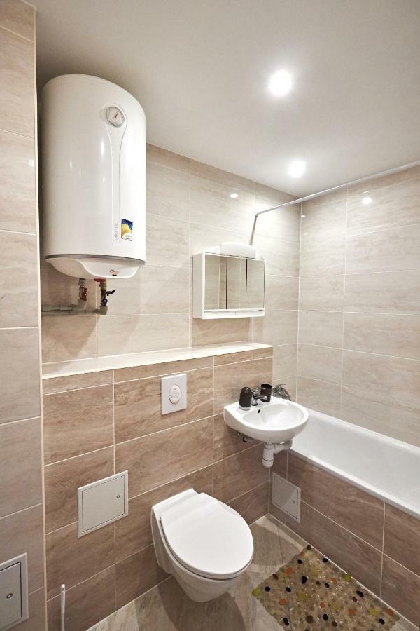 Babylon Apartments On Kievskaya Street Rivne Exterior foto